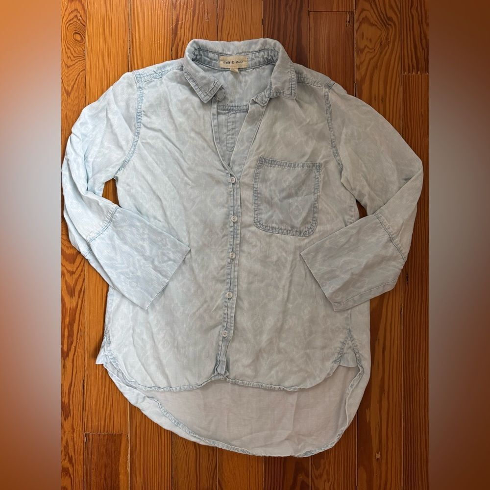 Cloth and Stone Light Chambray Buttondown Shirt